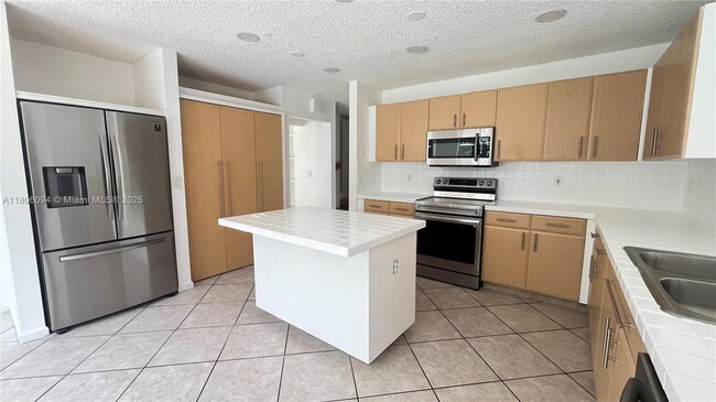 Building Photo - 522 SW 200th Terrace