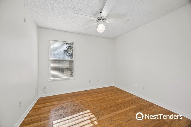 Building Photo - Great Location Near St. Johns Town Center!