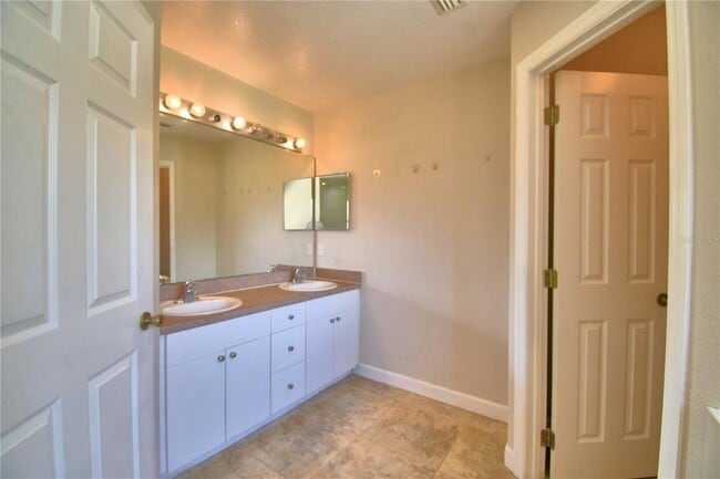 Building Photo - 223 Grouper Ct