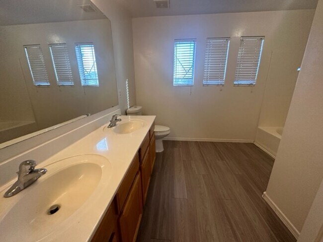 Building Photo - Mesa East Valley Home near Desert Ridge High