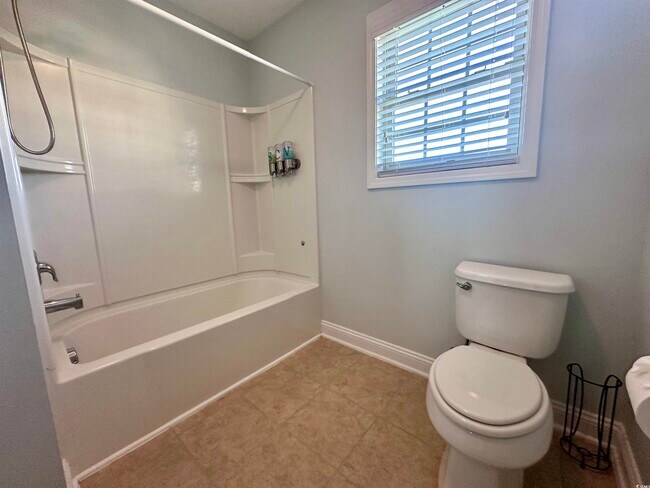 Building Photo - 634 Plantation Oaks Dr
