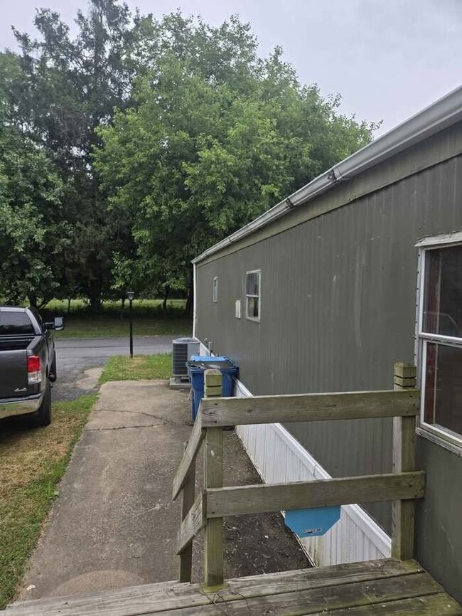 Building Photo - OWNER WILL FINANCE!