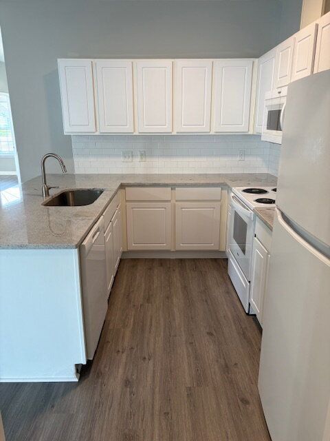 Building Photo - 140 Oak Towne Dr