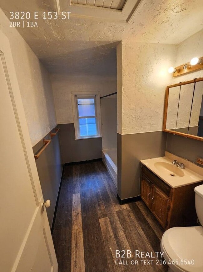 Building Photo - 3820 E 153rd St