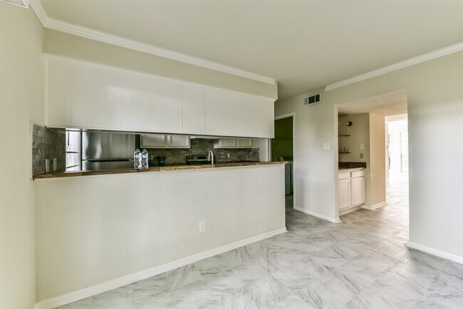 Building Photo - 5917 Fairdale Ln