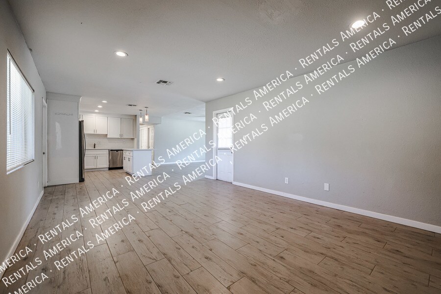 Building Photo - 12840 N 30th St
