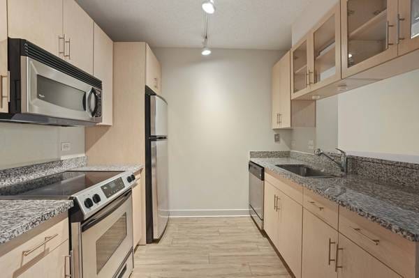 Building Photo - 1287 S Michigan Ave