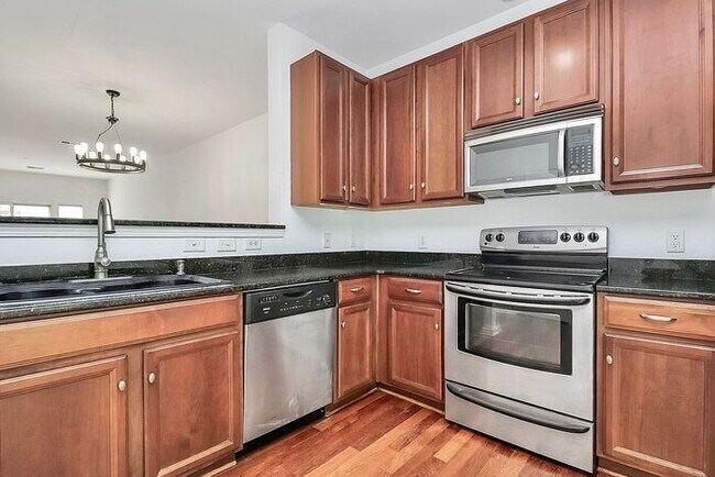 Building Photo - Spacious 2BD/2.5BA Condo in NODA!