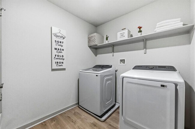 Building Photo - 7511 Traylor Cv