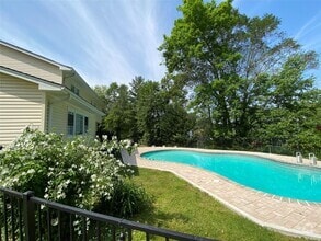Building Photo - 213 Fort Lee Pl