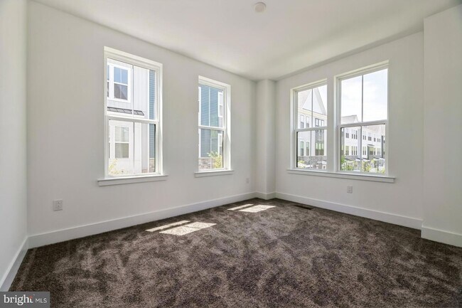 Building Photo - 2107 Donatello Dr