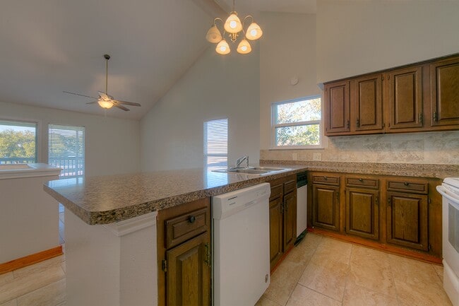 Building Photo - 93 Lakeview Village