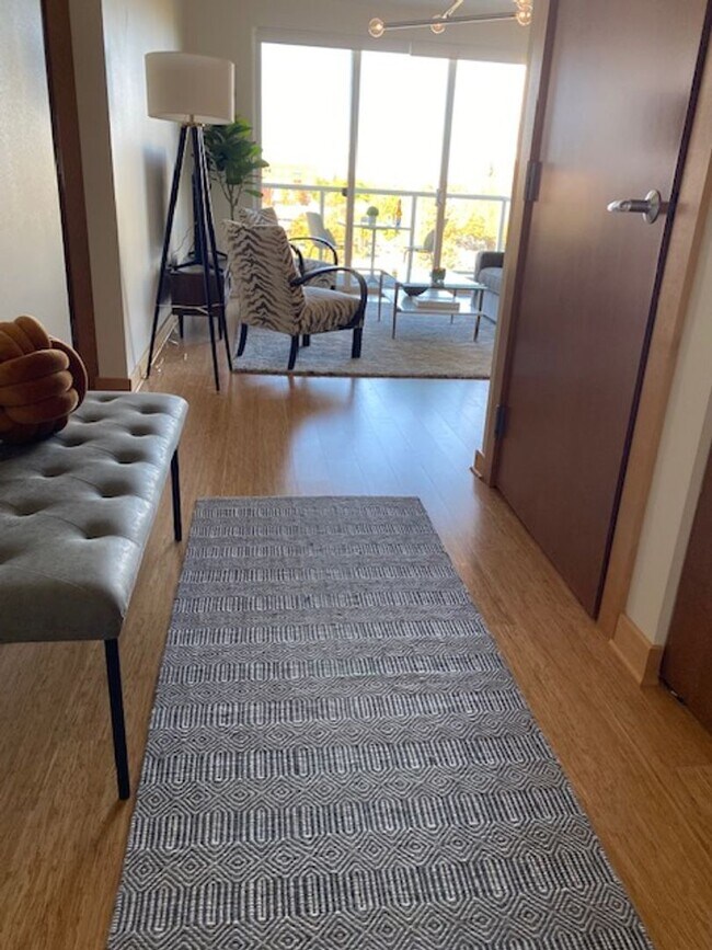 Building Photo - Luxury Fully Furnished Condo Downtown Salem Is Available