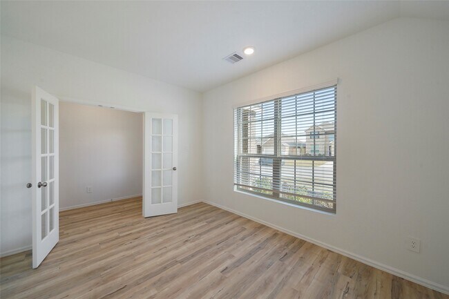 Building Photo - 307 Flower Reed Ct