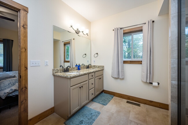 Building Photo - 153 Golden Meadow Ln