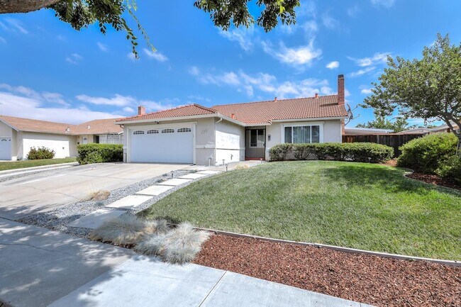 Building Photo - 1060 Belford Dr