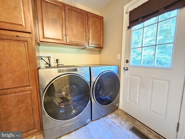 Building Photo - 5641 Scottish Highlands Cir