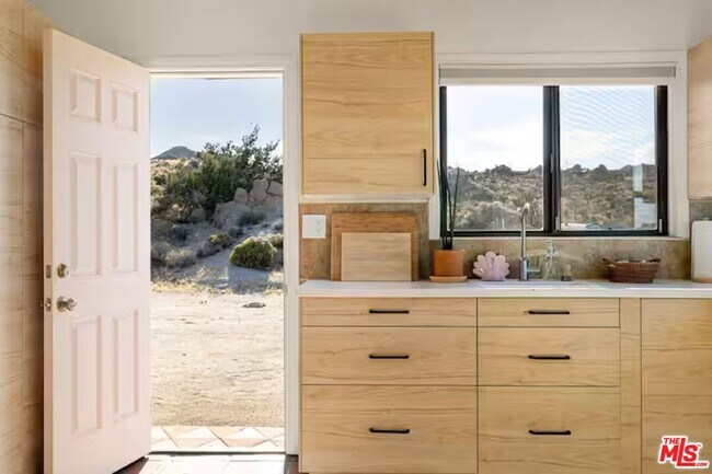Building Photo - 6036 Chula Vista Ave
