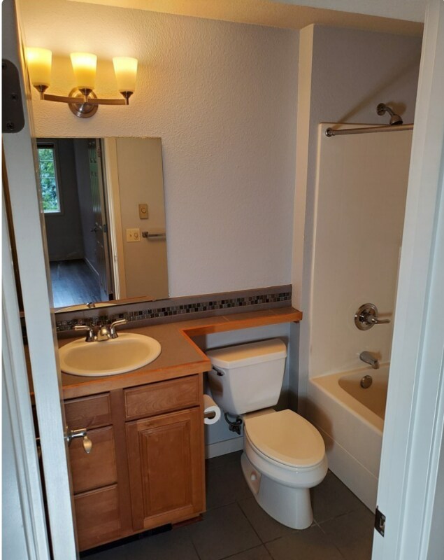 Building Photo - 13413 97th Ave E