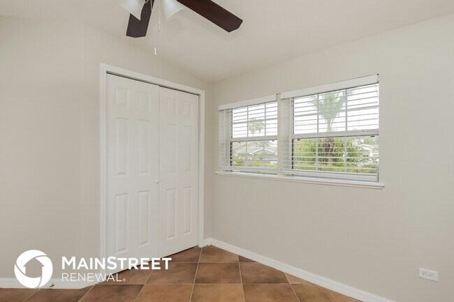 Building Photo - 604 Prairie Lake Dr