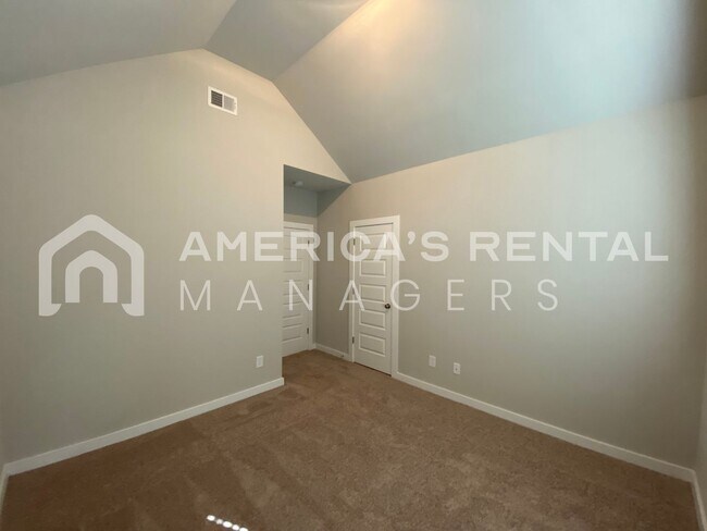 Building Photo - Home for Rent in Thorsby! Available NOW!!