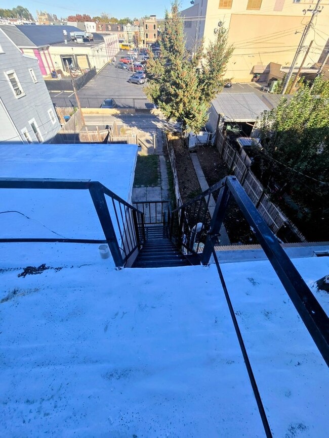 Building Photo - 615 N Eighth St