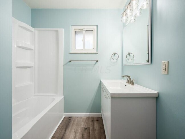 Building Photo - 2324 Woodbrook Cir N