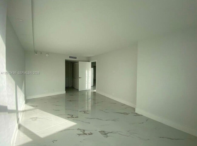 Building Photo - 6039 Collins Ave