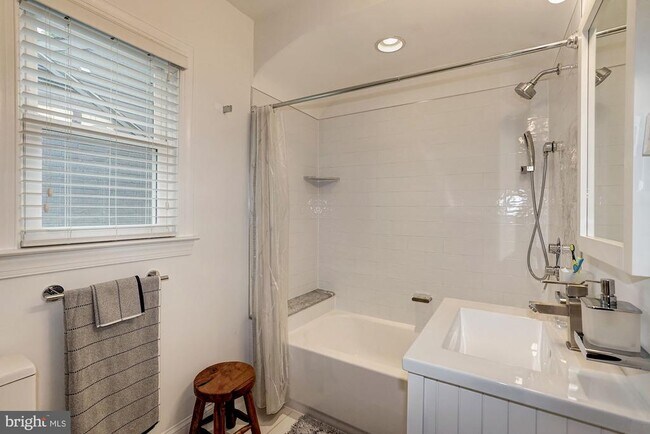 Building Photo - 5724 27th St NW