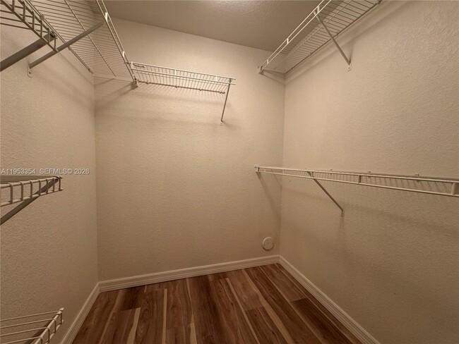 Building Photo - 2557 Centergate Dr