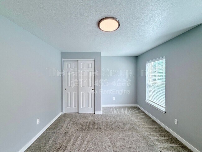 Building Photo - 5847 SW Coventry Pl