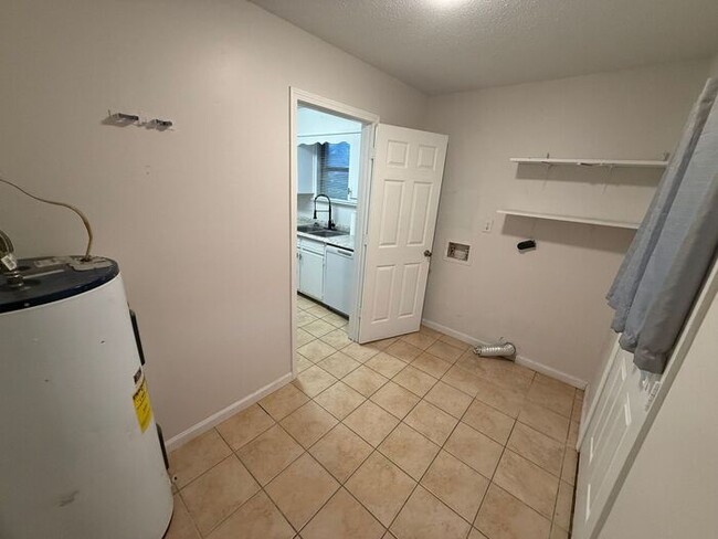 Building Photo - Gulf Breeze - Greenbriar Estates - 2 bedroom, 1 bathroom