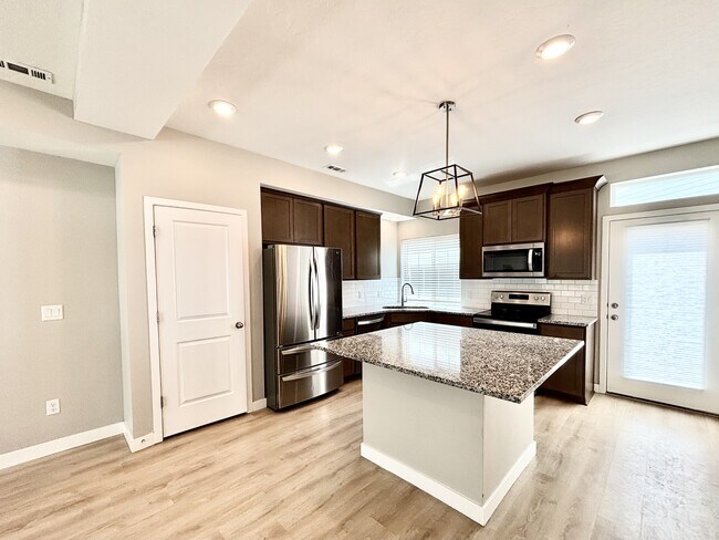 Building Photo - 153 E Brushy Canyon St