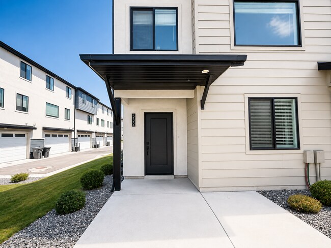 Building Photo - Views - Views - Views!! 4 Bedroom Modern Townhome