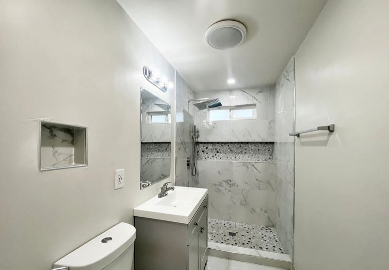 Building Photo - 224 W 8th Ave