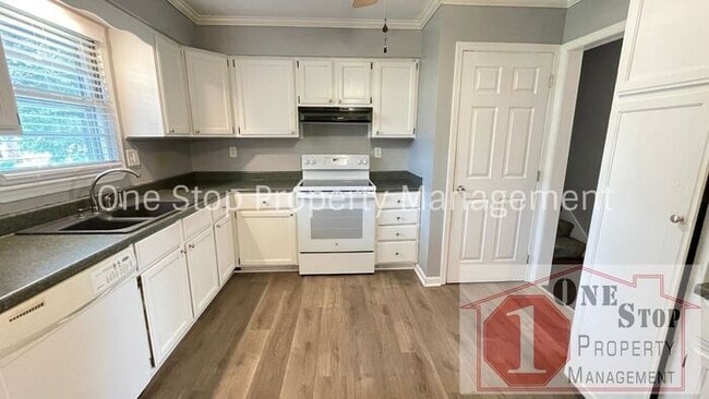 Building Photo - 3 Bedroom, 2 Bathroom in Lee's Summit!