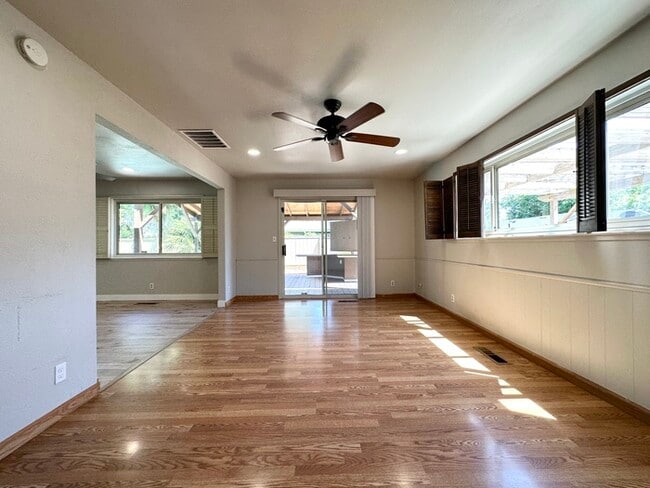 Building Photo - 5011 Jennings Way