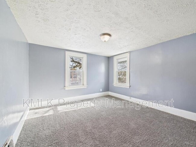 Building Photo - 594 Columbia Ave