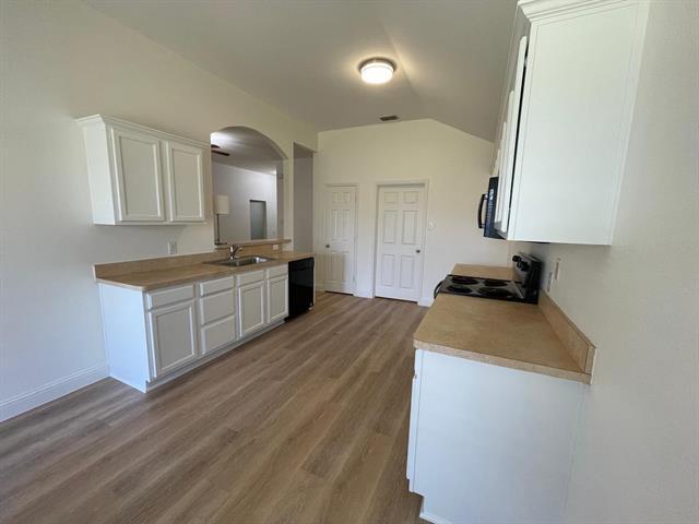 Building Photo - 2049 Sunny Side Dr