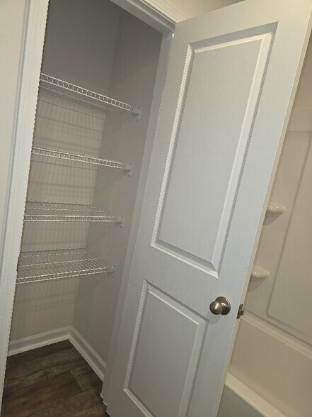 Building Photo - 408 Honeycutt Oaks Dr
