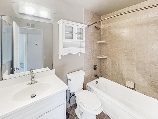 Building Photo - 3312 Caminito Eastbluff