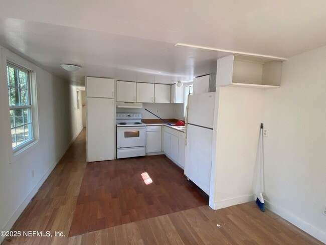 Building Photo - 125 Compton St