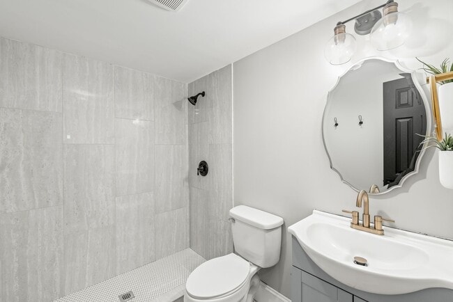 Building Photo - (Coming Soon) Charming Modern Farmhouse in the Heart of Beverly Woods