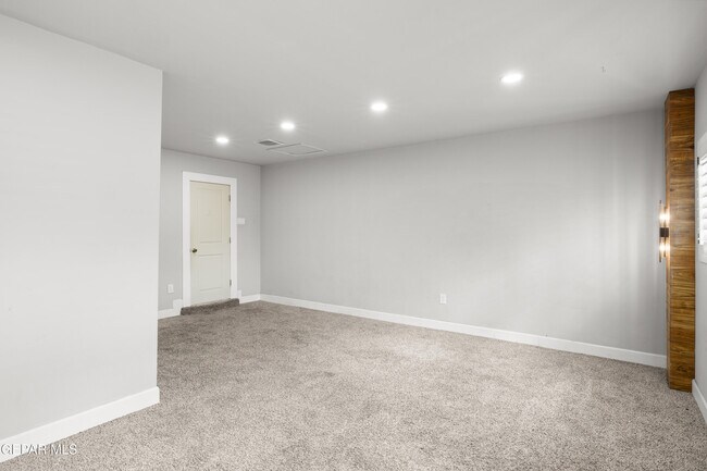 Building Photo - 5409 Edmonton Ave
