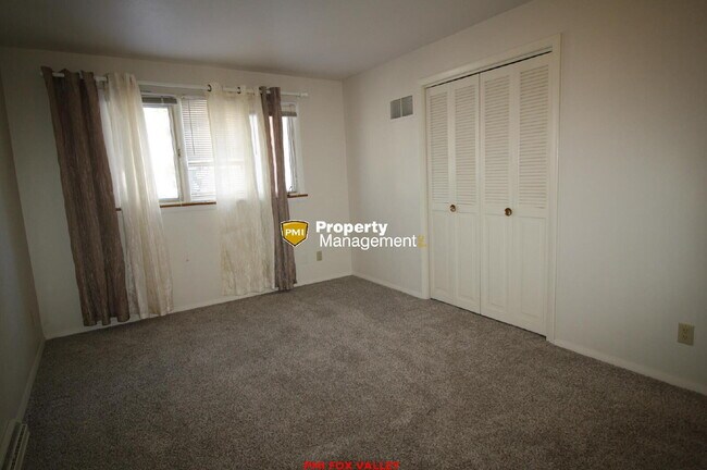 Building Photo - Quiet Mature Neighborhood