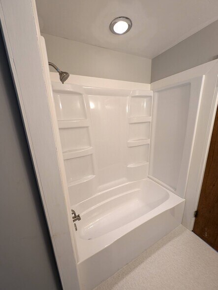 Bath 1 - 12025 Marwood Ln