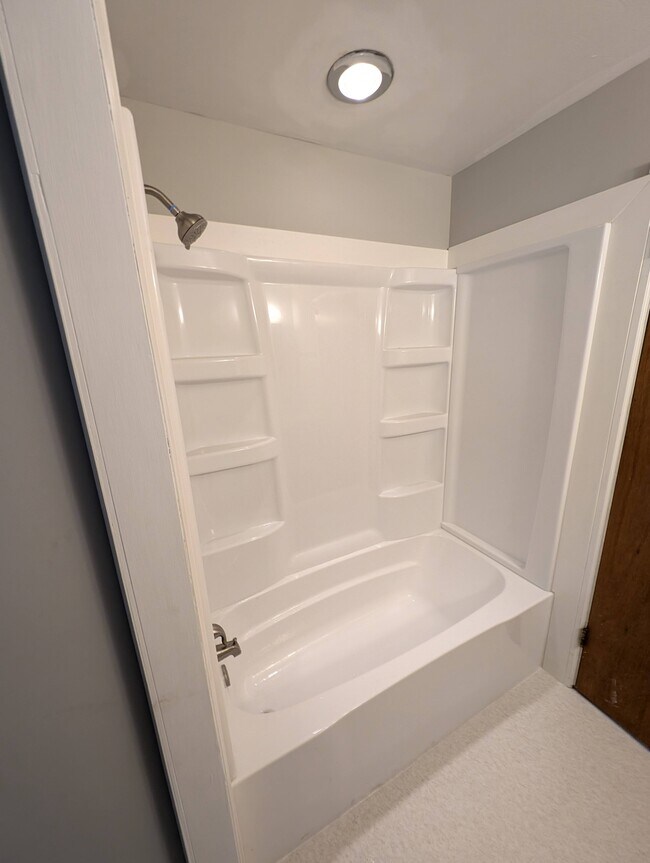 Bath 1 - 12025 Marwood Ln