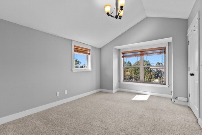 Building Photo - 2bd/1.5ba Seattle Townhouse