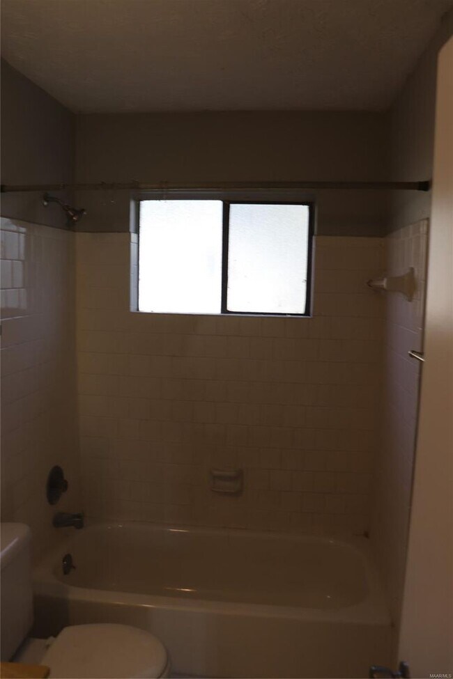 Building Photo - 760 N Burbank Dr