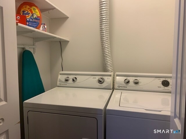 Building Photo - 19 Hawthorne Dr